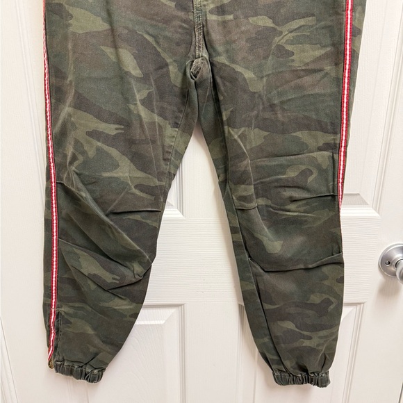 Sundry Camo Ankle Pants - Picture 3 of 12